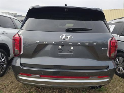 Used 2024 Hyundai Palisade Calligraphy image 4