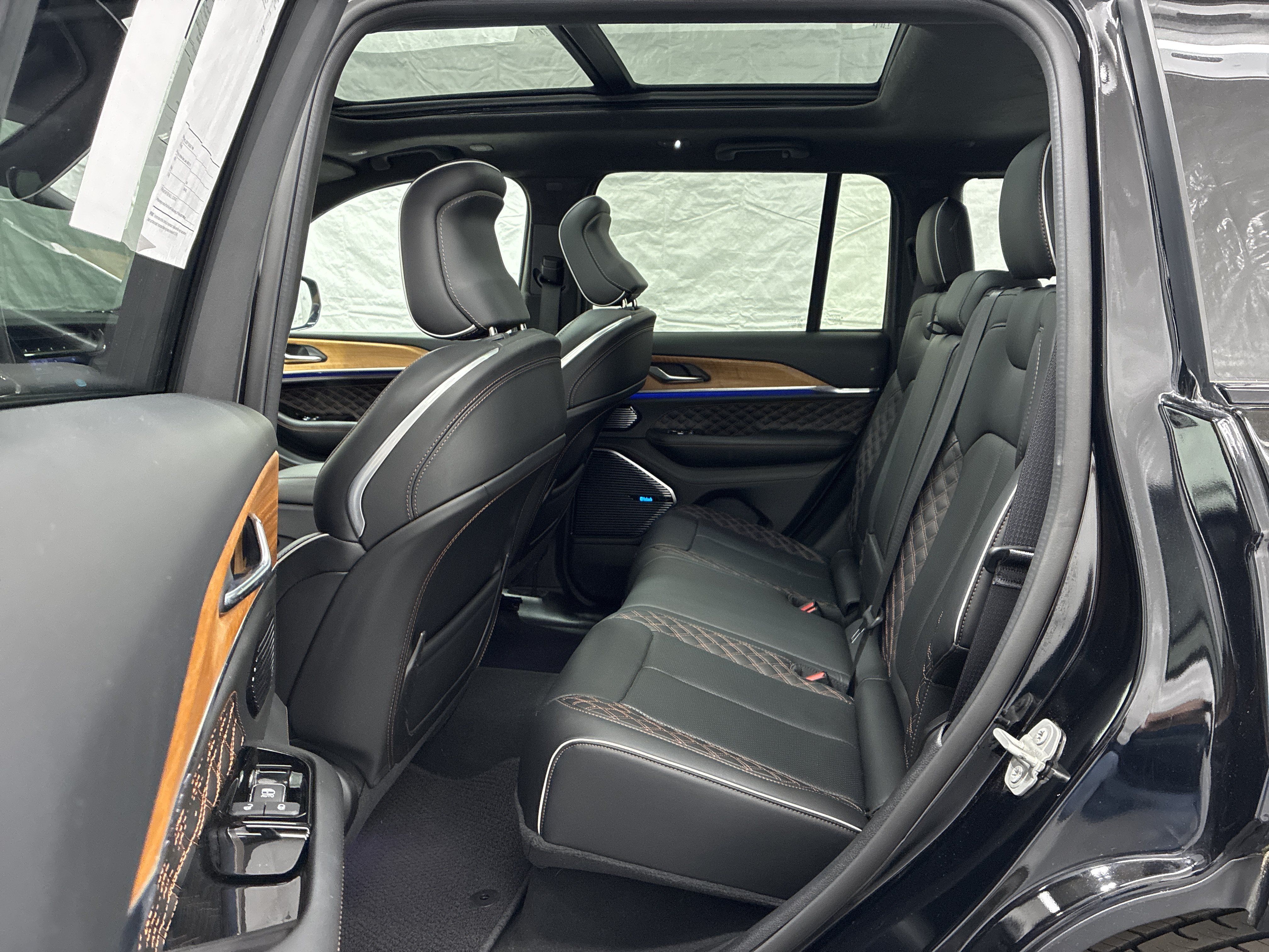 Certified 2024 Jeep Grand Cherokee Summit AWD/4WD image 12
