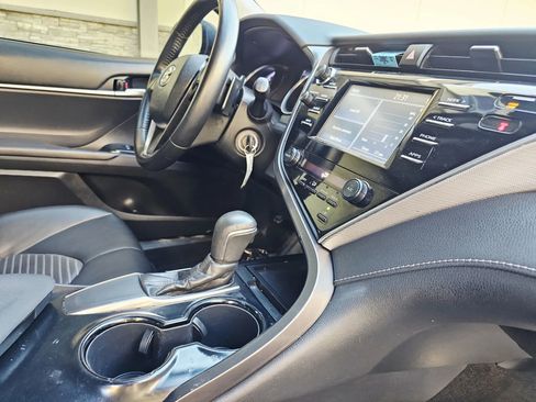 Used 2018 Toyota Camry SE image 14