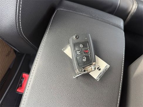 Used 2018 Volkswagen Golf R 4-Door image 29