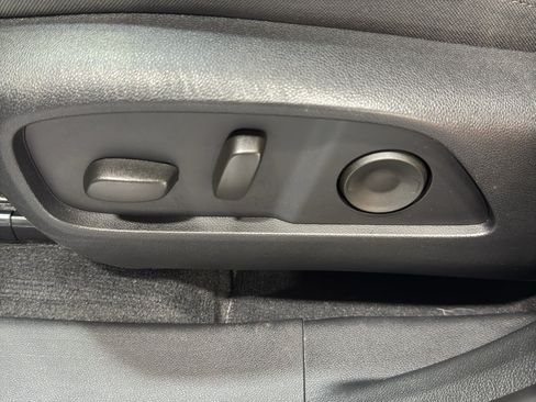 Used 2025 Chevrolet Equinox LT w/ Convenience Package II AWD/4WD image 16