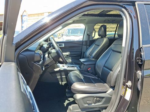Used 2023 Ford Explorer XLT w/ Equipment Group 202A AWD/4WD image 14