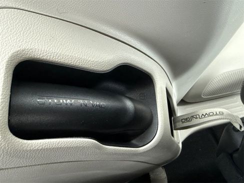 Used 2022 Chrysler Pacifica Touring-L w/ Uconnect Theater Family Group image 18