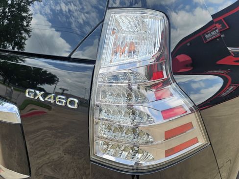 Used 2019 Lexus GX 460 w/ Navigation Package image 9