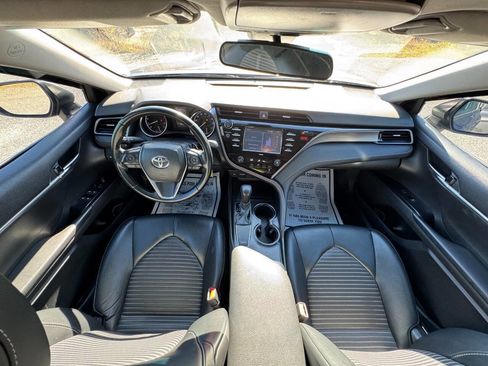 Used 2020 Toyota Camry SE image 14