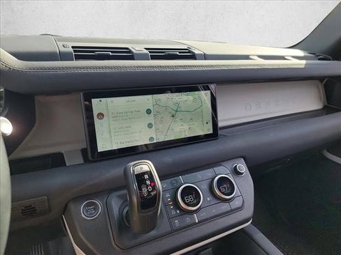 Used 2023 Land Rover Defender 90 S image 19