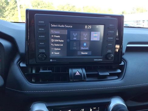 Used 2021 Toyota RAV4 LE AWD/4WD image 17