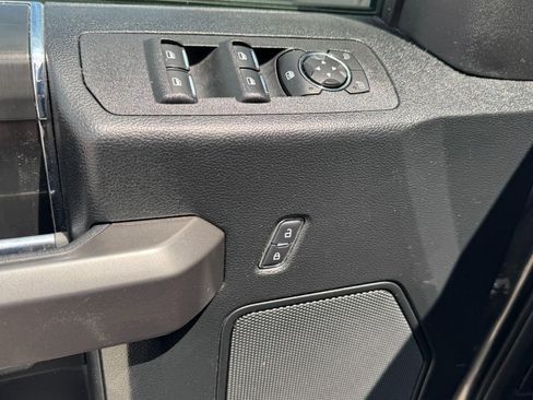 Used 2018 Ford F150 XLT w/ Equipment Group 302A Luxury AWD/4WD image 15