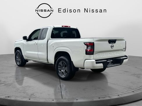 Used 2025 Nissan Frontier SV image 6