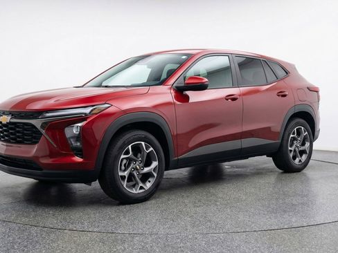 Used 2025 Chevrolet Trax LT image 3