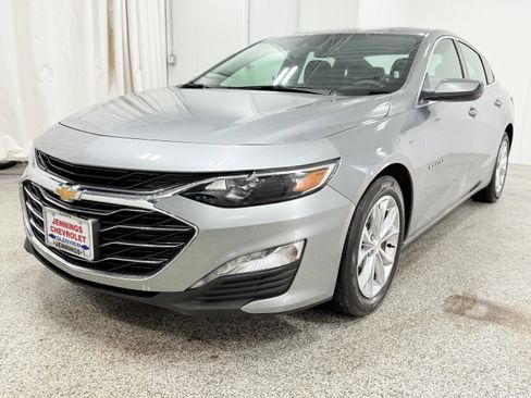 Used 2024 Chevrolet Malibu LT image 3
