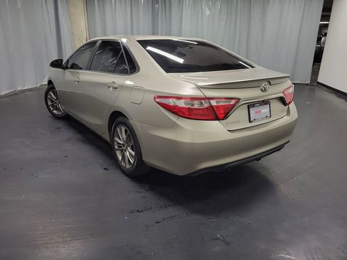 Used 2017 Toyota Camry SE w/ Moonroof Package FWD image 6