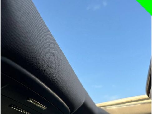 Used 2018 Chevrolet Suburban LT RWD image 17