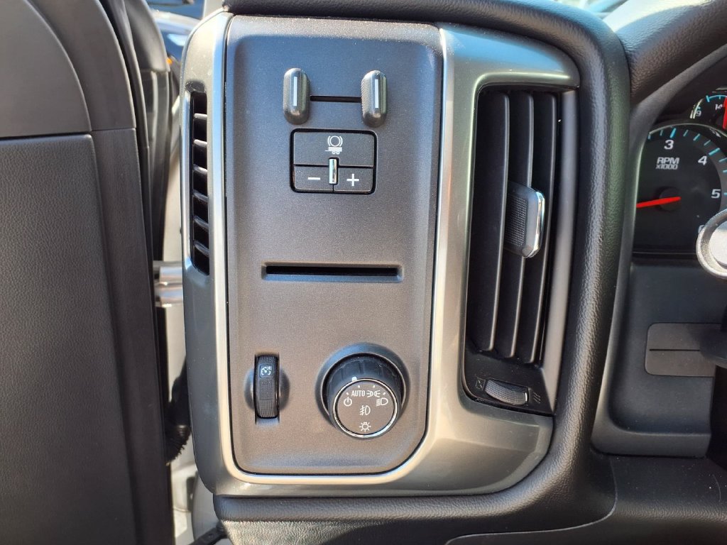 Used 2018 Chevrolet Silverado 1500 LT w/ All Star Edition RWD image 13