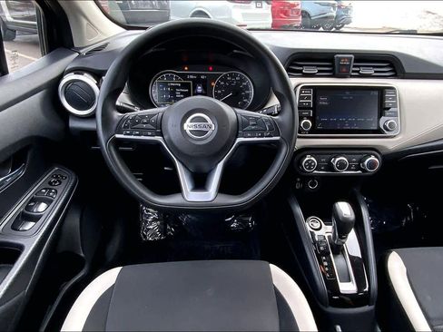 Used 2021 Nissan Versa SV image 6