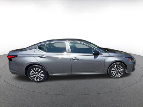 Used 2025 Nissan Altima 2.5 SV FWD image 16