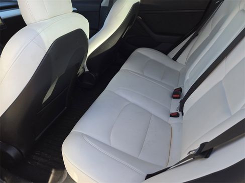 Used 2021 Tesla Model 3 Standard Range Plus image 20