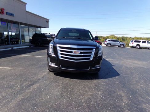 Used 2019 Cadillac Escalade Luxury AWD/4WD image 4