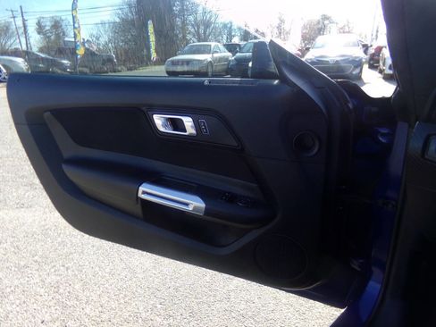 Used 2015 Ford Mustang Coupe RWD image 28