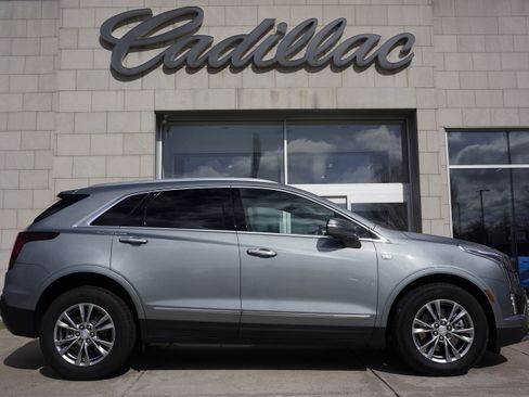 New 2025 Cadillac XT5 Luxury image 3