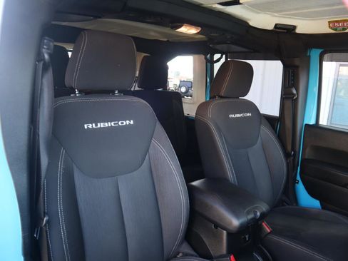 Used 2018 Jeep Wrangler Unlimited Rubicon w/ Cold Weather Group image 38