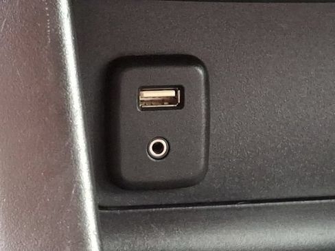 Used 2018 Chevrolet Colorado LT w/ Safety Package RWD image 25
