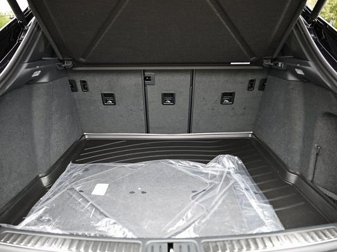 Certified 2024 Porsche Macan image 28