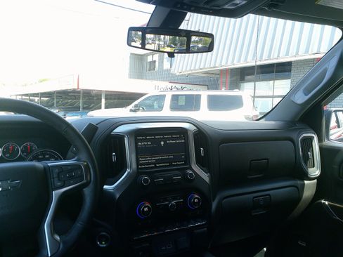 Used 2021 Chevrolet Silverado 1500 LT Trail Boss w/ LT Trail Boss Premium Package AWD/4WD image 19