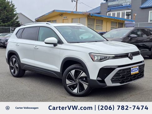 Used 2025 Volkswagen Taos SE AWD/4WD image 1