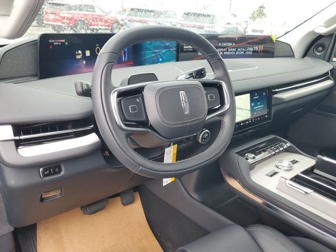 New 2026 Lincoln Navigator Reserve AWD/4WD image 14