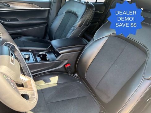 New 2026 Jeep Grand Cherokee Altitude AWD/4WD image 20