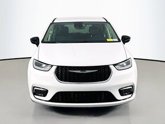 Used 2024 Chrysler Pacifica Touring-L video 2