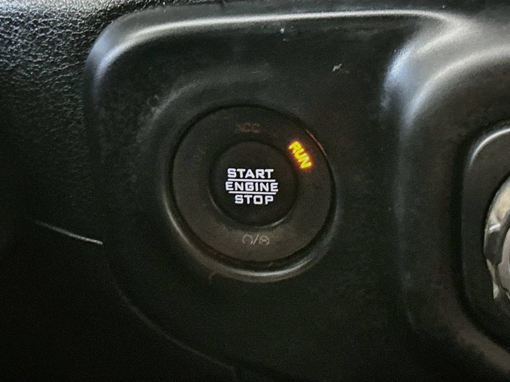 Used 2020 Jeep Wrangler Unlimited Sahara AWD/4WD image 27