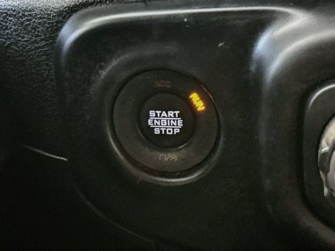 Used 2020 Jeep Wrangler Unlimited Sahara AWD/4WD image 27