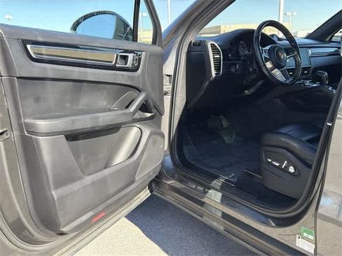 Used 2019 Porsche Cayenne image 10