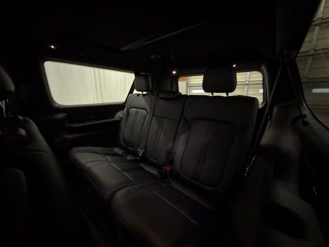 Used 2025 Jeep Wagoneer L Series III w/ Premium Group I AWD/4WD image 23