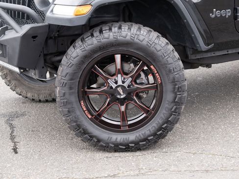 Used 2018 Jeep Wrangler Unlimited Sahara w/ Uconnect 4C Nav & Sound Group image 19