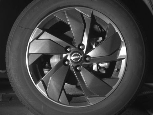 Used 2025 Nissan Rogue SV AWD/4WD image 16