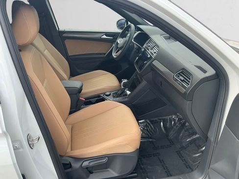 Used 2023 Volkswagen Tiguan SE w/ Panoramic Sunroof Package image 15