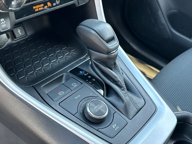 Certified 2021 Toyota RAV4 LE AWD/4WD image 27