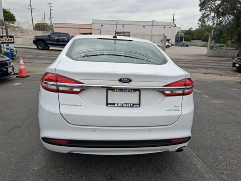 Used 2018 Ford Fusion SE w/ Equipment Group 602A FWD image 5