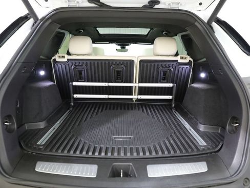 Used 2025 Cadillac XT5 Sportv w/ LPO, Red Accent Package AWD/4WD image 21