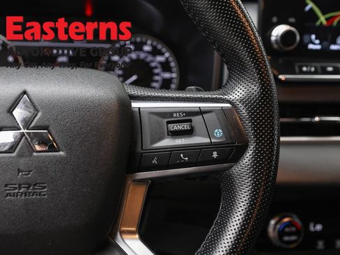 Used 2024 Mitsubishi Outlander SE AWD/4WD image 16