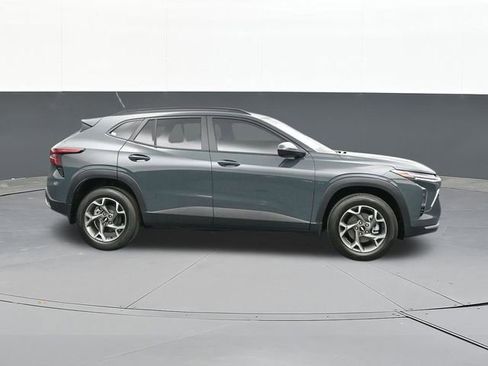 Used 2025 Chevrolet Trax LT FWD image 19