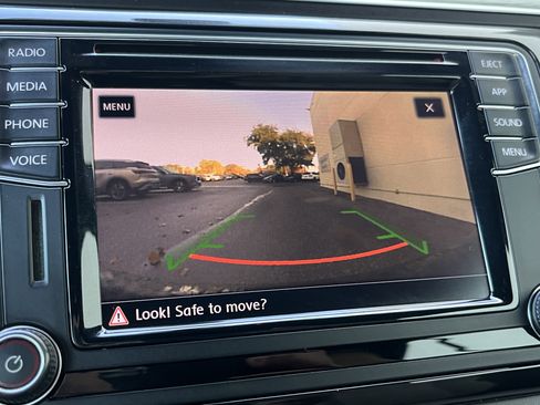 Used 2018 Volkswagen Beetle 2.0T Coast w/ Coast Lighting Package image 24