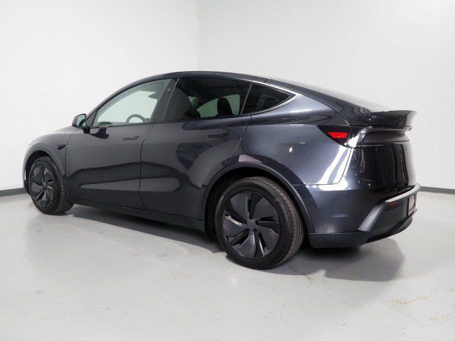 Used 2026 Tesla Model Y Long Range RWD image 9