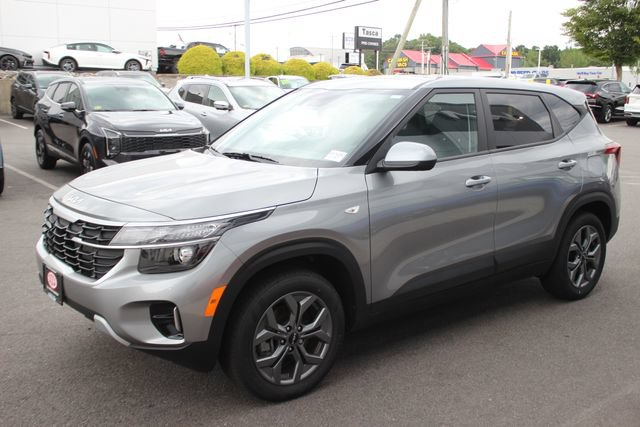 Used 2025 Kia Seltos LX AWD/4WD image 2