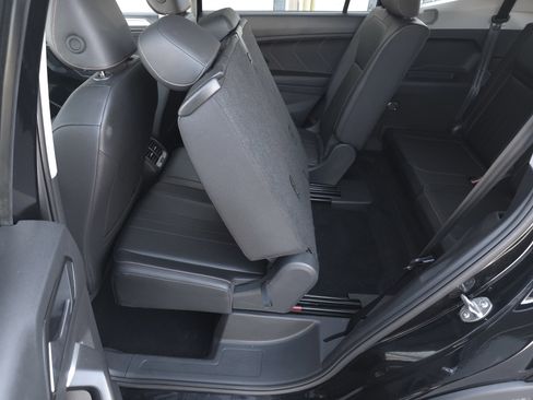 Used 2024 Volkswagen Tiguan Wolfsburg Edition image 33