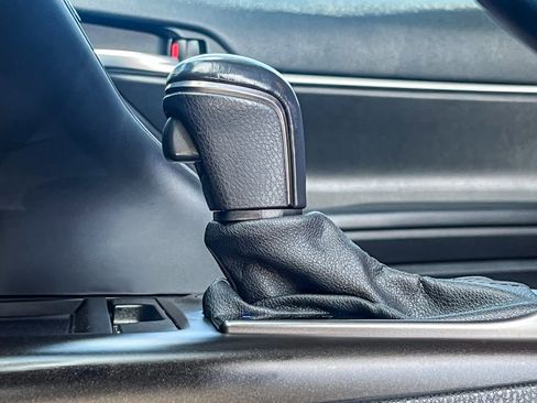 Used 2022 Toyota Camry SE image 21