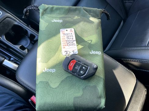 Used 2022 Jeep Wrangler Unlimited Sahara image 19